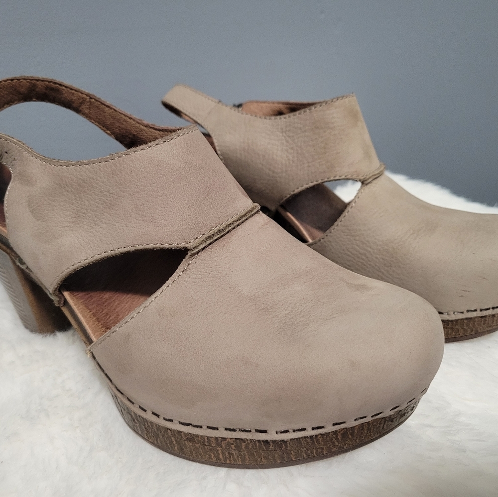 Sz 39 Dansko dress shoes